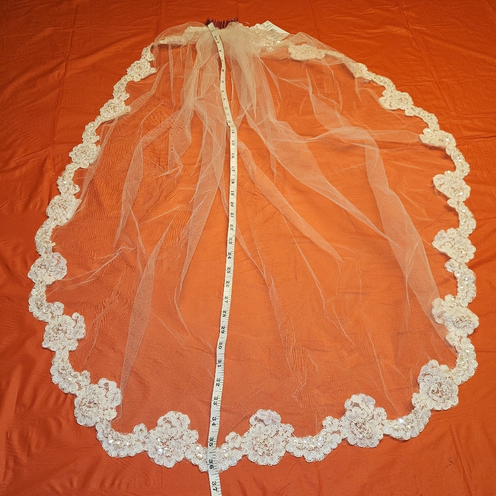 Venetian Styled Wedding Veil Ivory w/Beaded & Lace Edges New w/Tag Davids Bridal